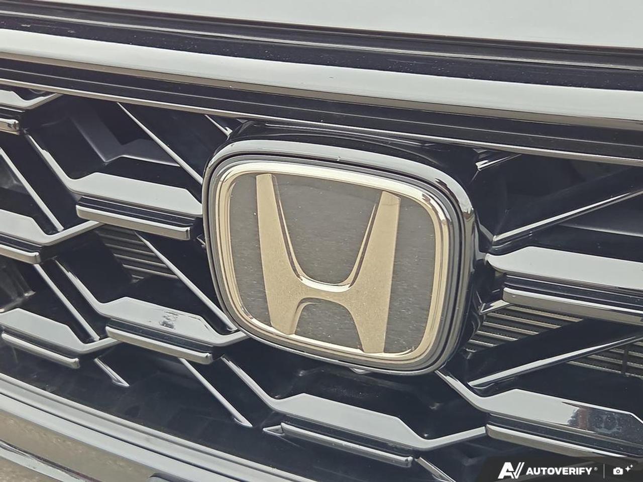2023 Honda CR-V Hybrid Touring AWD   LEATHER   SUNROOF   NO CLAIMS Photo