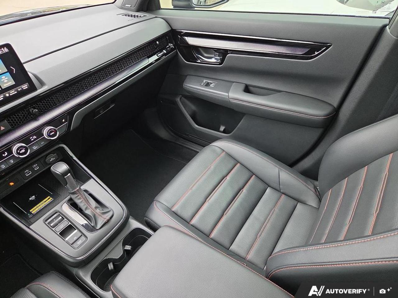 2023 Honda CR-V Hybrid Touring AWD   LEATHER   SUNROOF   NO CLAIMS Photo