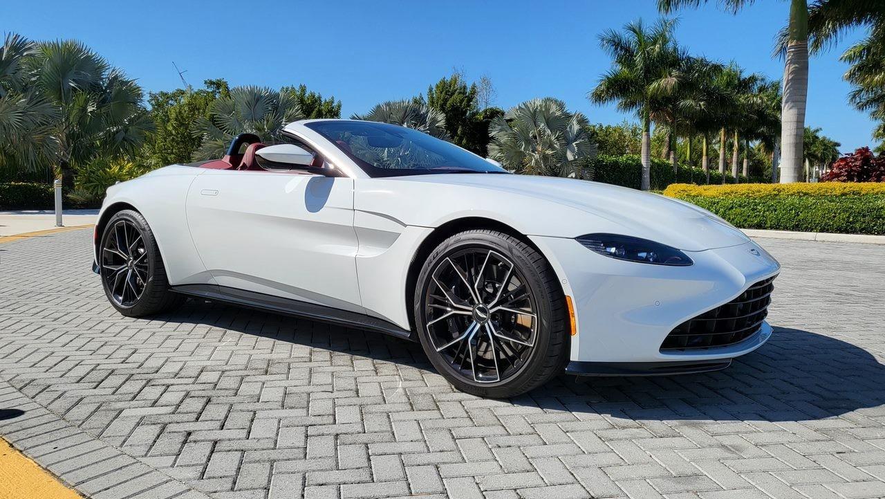 2022 Aston Martin Vantage  Photo0