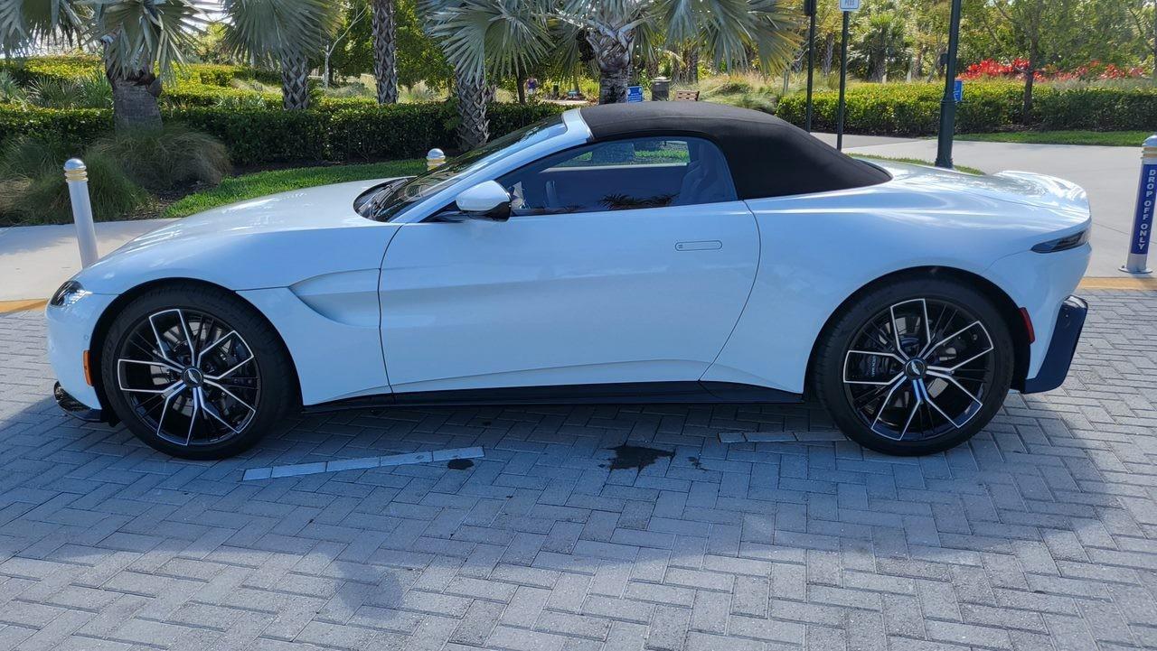 2022 Aston Martin Vantage  Photo4