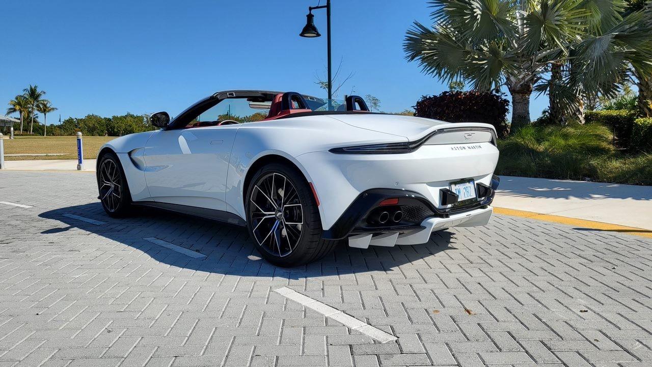 2022 Aston Martin Vantage  Photo3