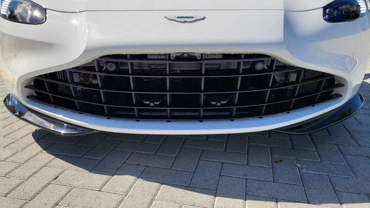 2022 Aston Martin Vantage  Photo