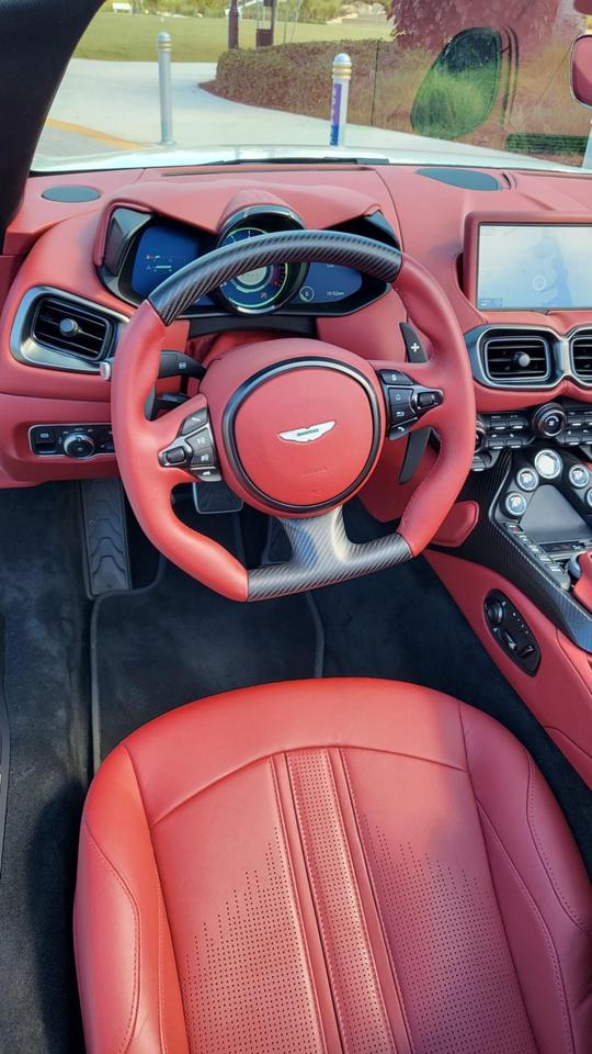 2022 Aston Martin Vantage  Photo