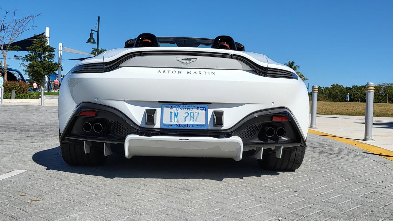 2022 Aston Martin Vantage  Photo