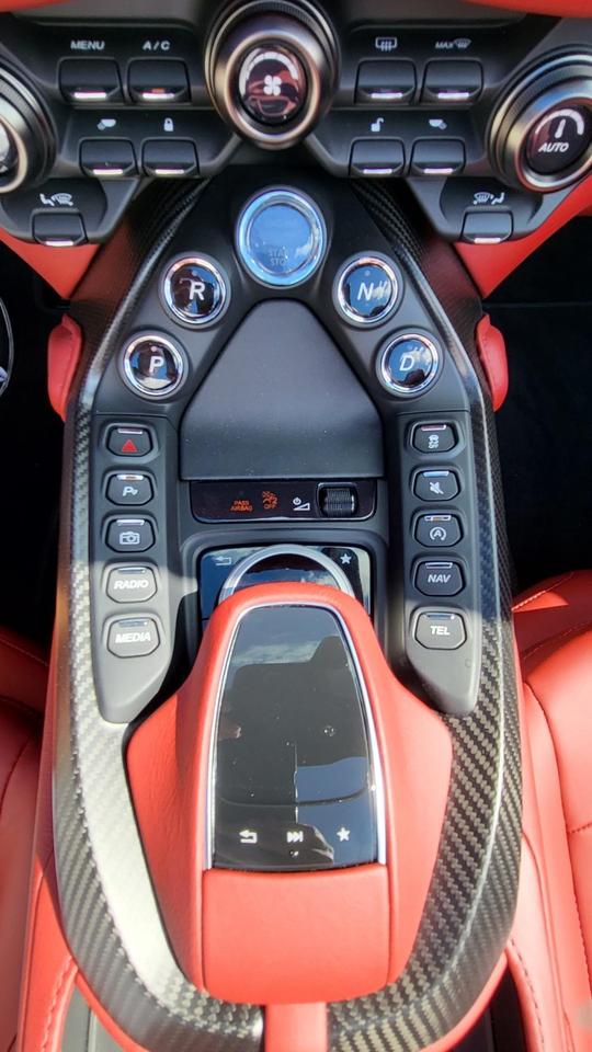 2022 Aston Martin Vantage  Photo