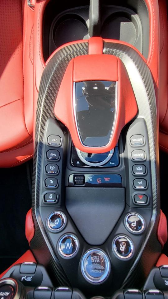 2022 Aston Martin Vantage  Photo