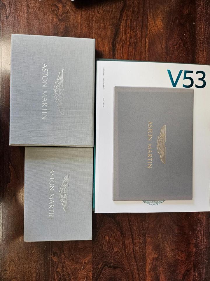 2022 Aston Martin Vantage  Photo