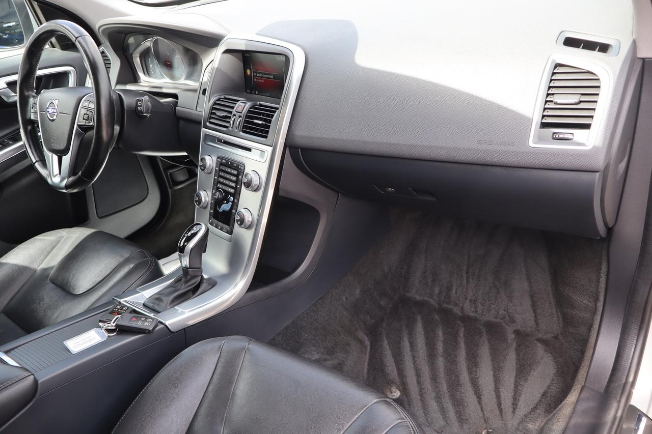 2017 Volvo XC60 T6 Drive-E Premier AWD No Accident Adaptive Cruise Photo