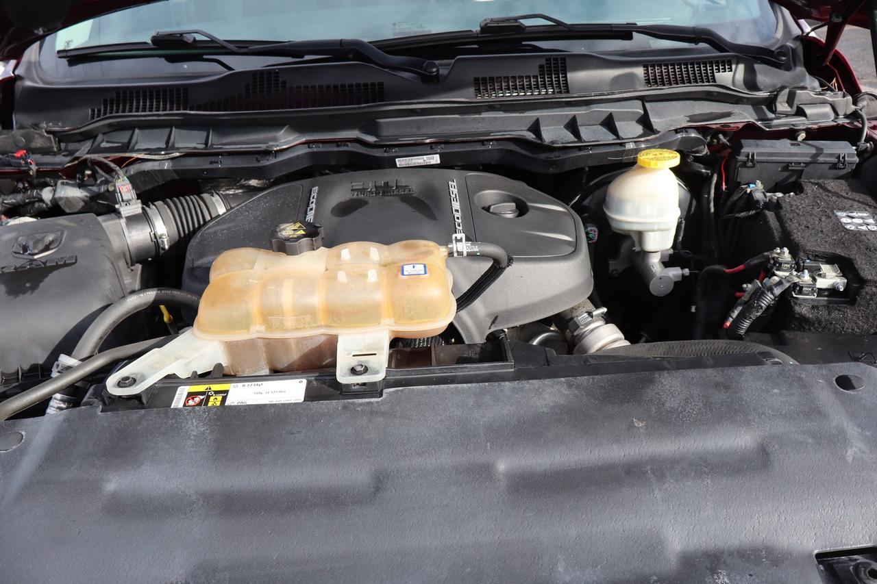 2017 RAM 1500 Laramie Crew Cab 4WD Ecodiesel One Owner Photo