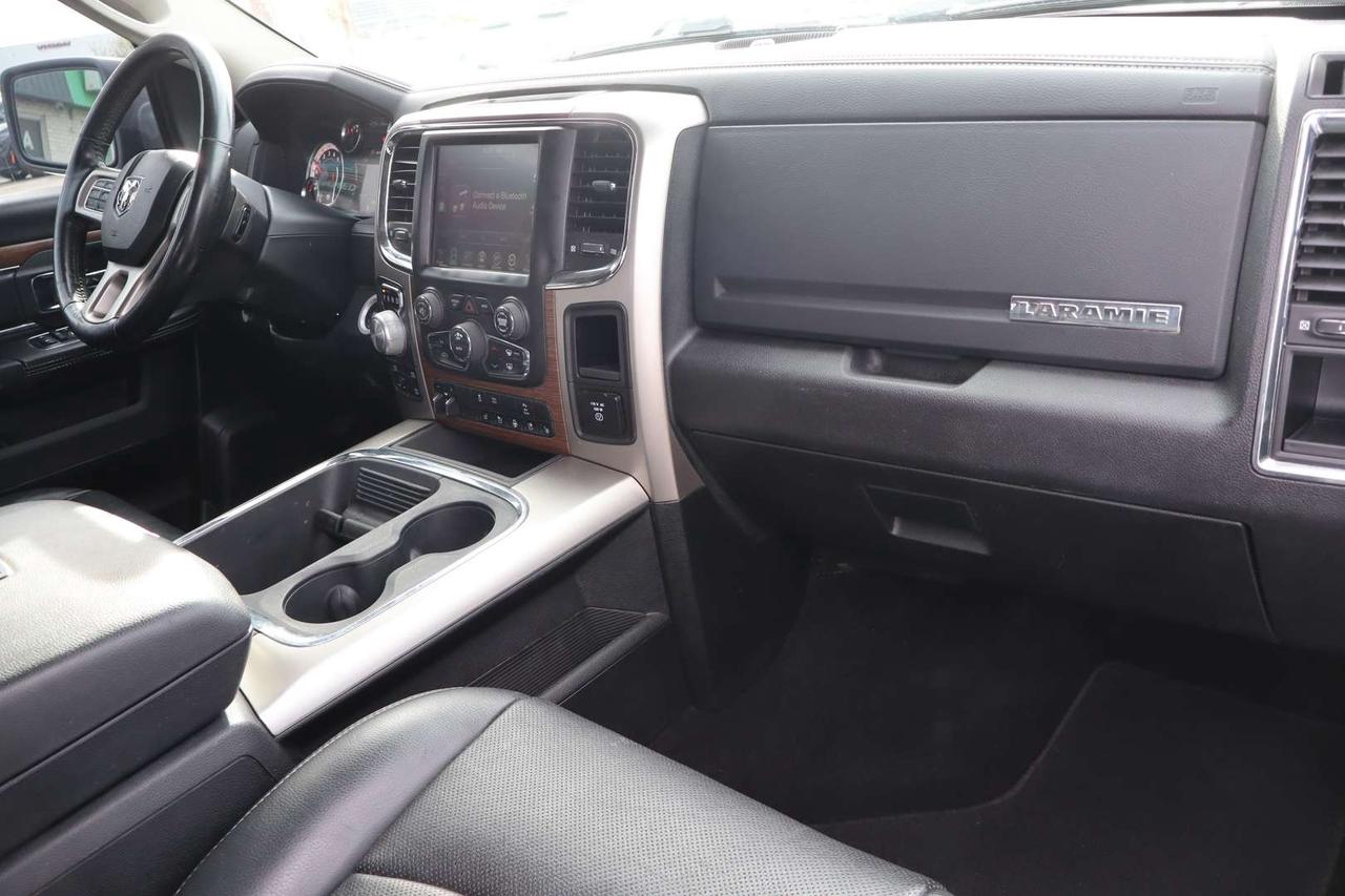 2017 RAM 1500 Laramie Crew Cab 4WD Ecodiesel One Owner Photo