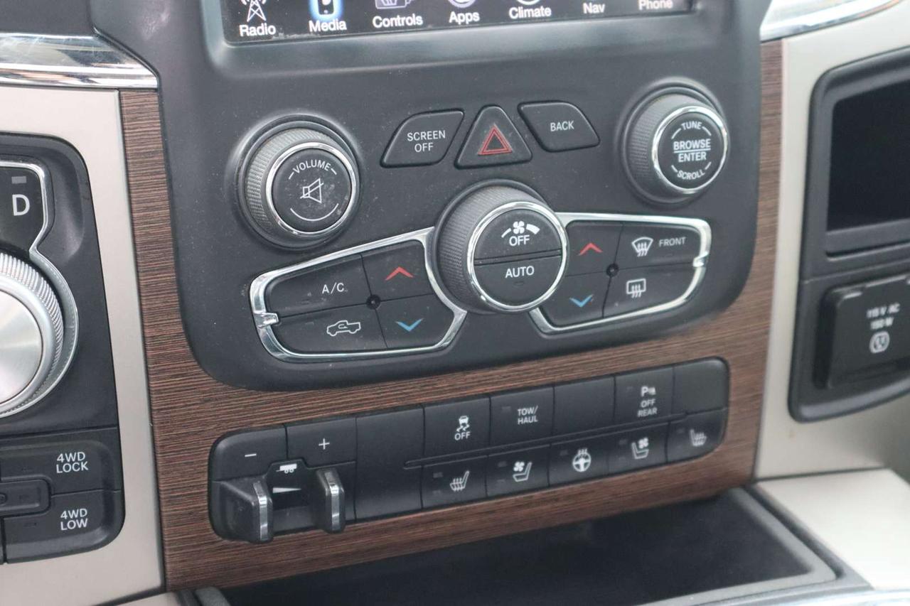 2017 RAM 1500 Laramie Crew Cab 4WD Ecodiesel One Owner Photo