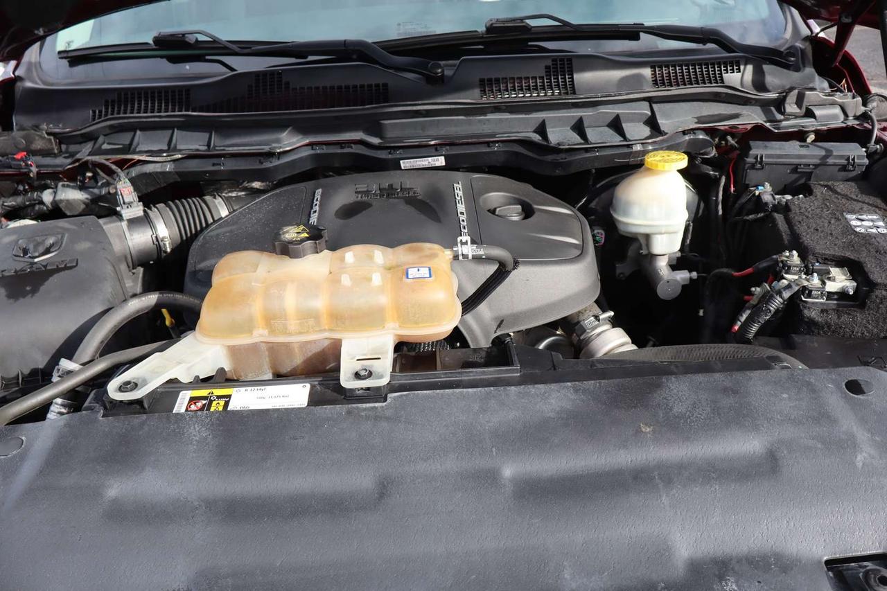 2017 RAM 1500 Laramie Crew Cab 4WD Ecodiesel One Owner Photo