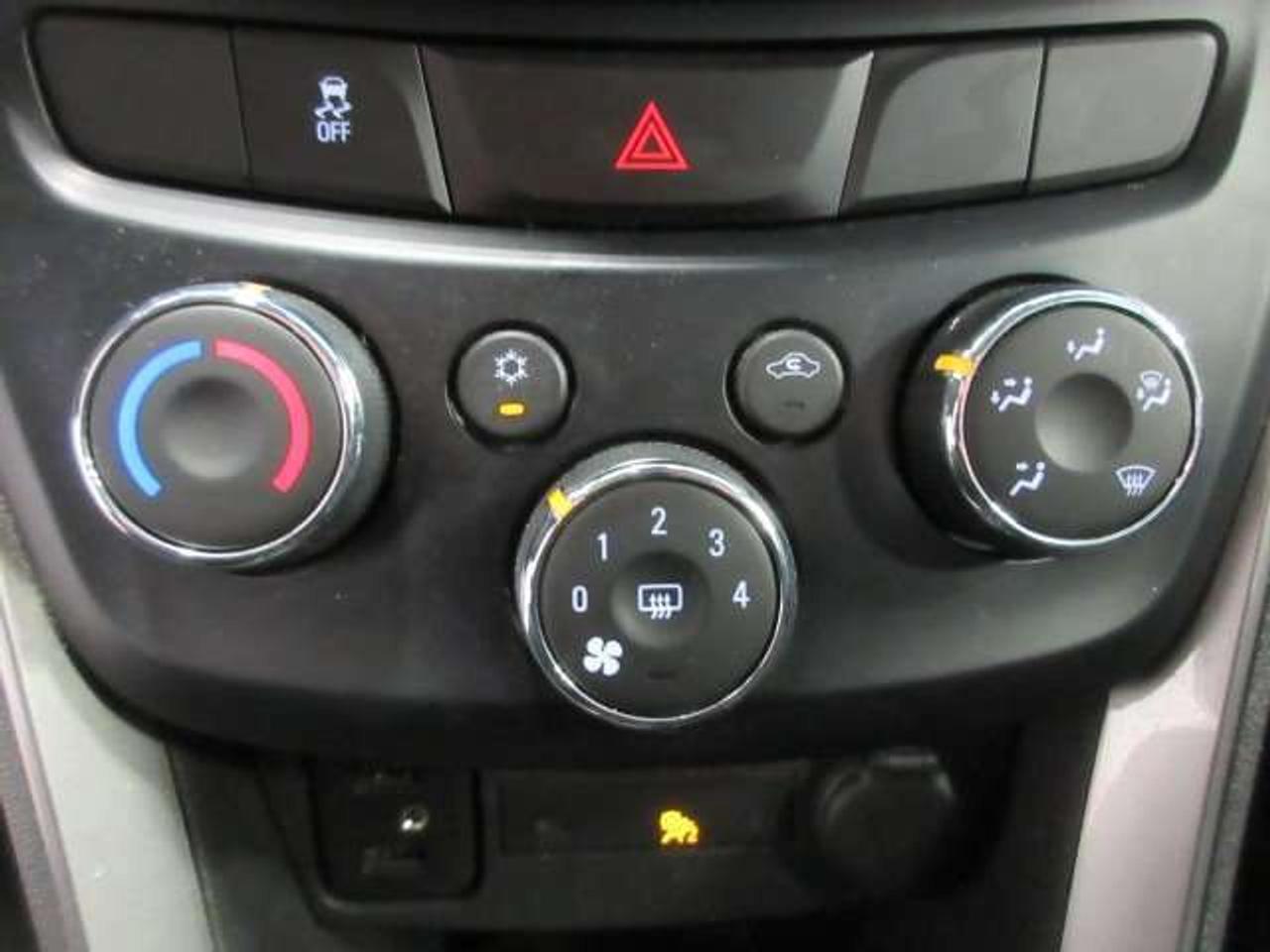 2020 Chevrolet Trax LT AWD, A/C, BT, ALLOYS, APPLE/ANDROID, 100K! Photo
