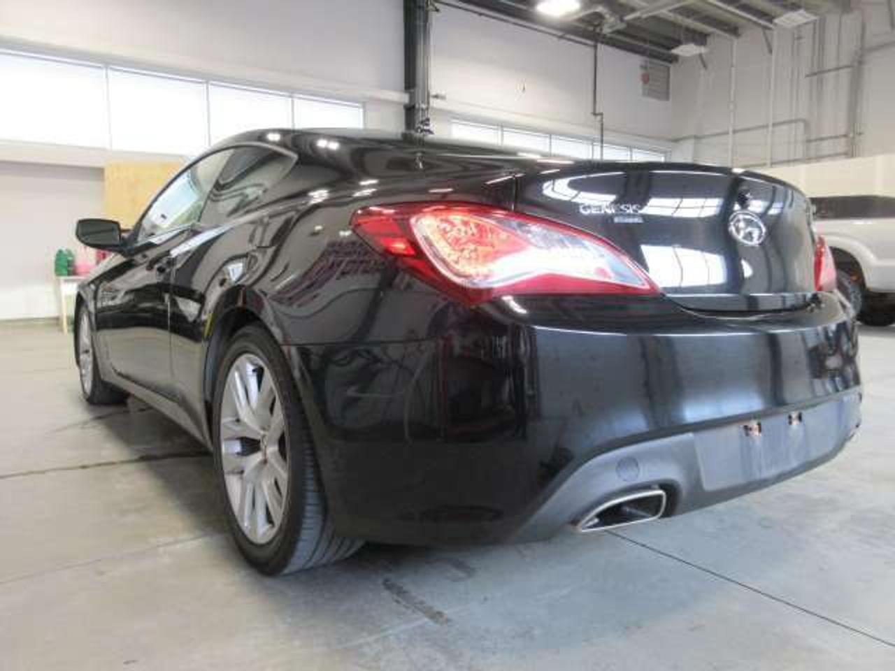 2016 Hyundai Genesis Coupe PREMIUM, 3.8L V6, NAV, ROOF, LEATHER, JUST 58K! Photo4