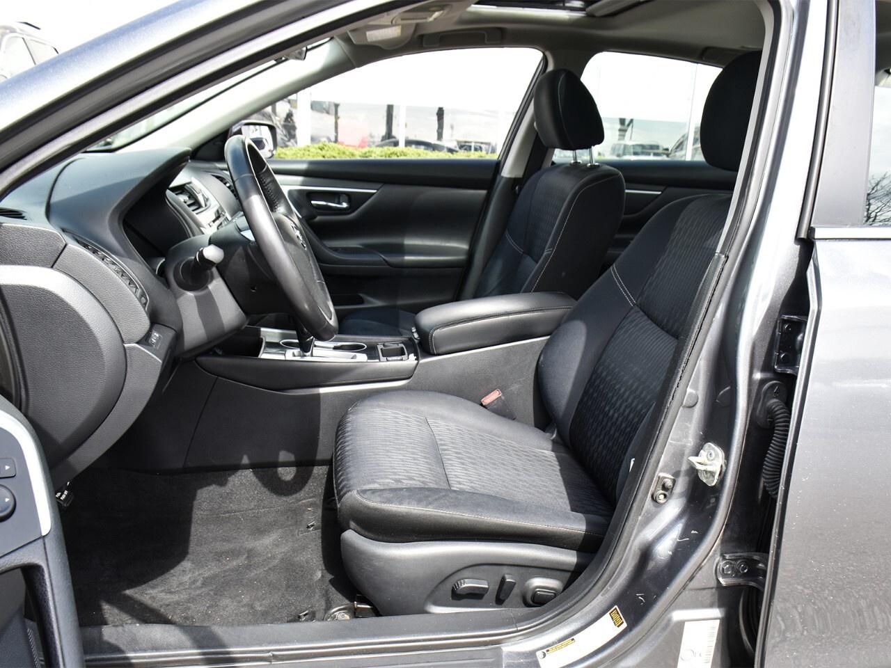 2018 Nissan Altima SV, HEATED SEATS, REMOTE START, GREAT ON FUEL Photo