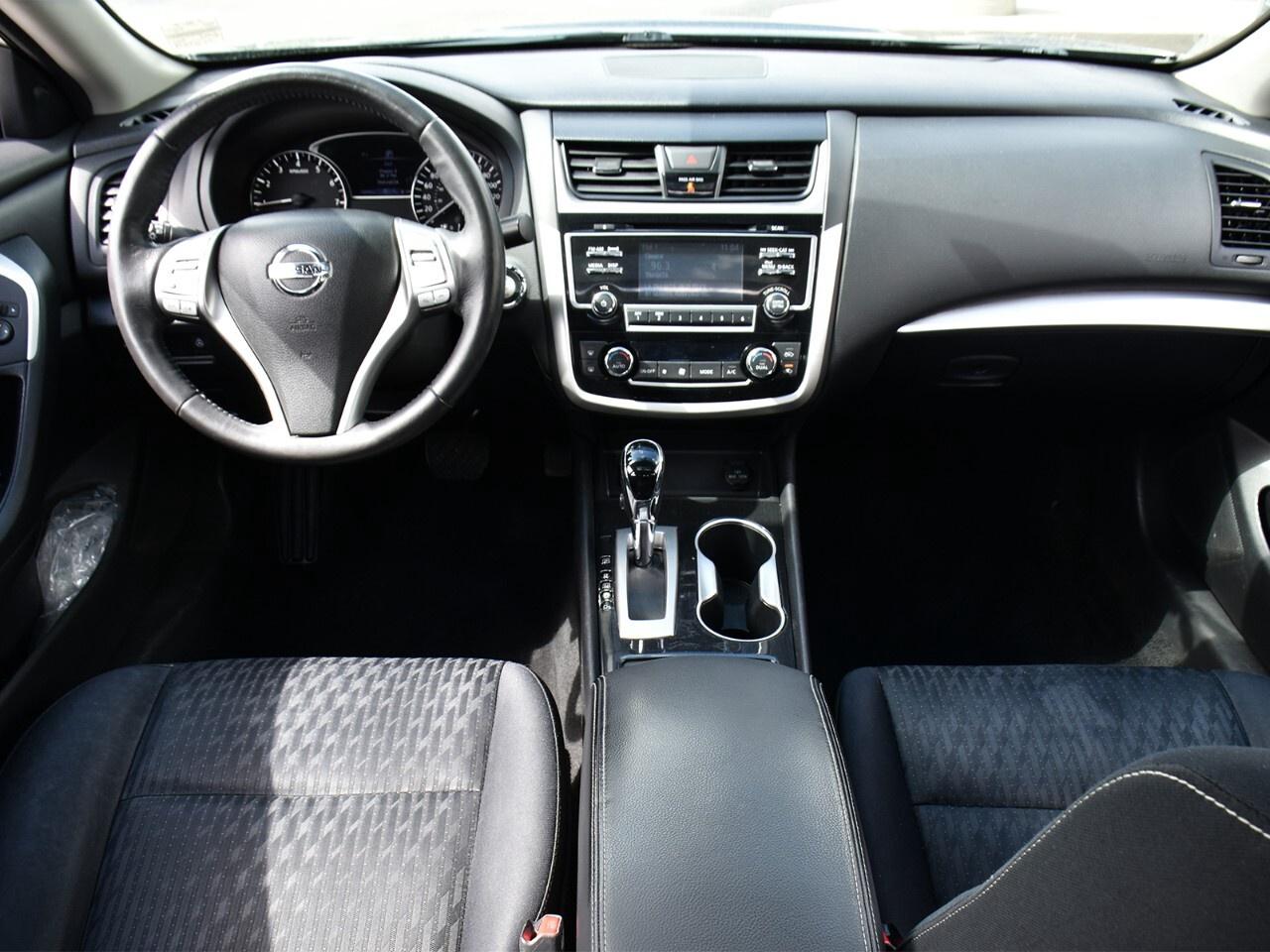 2018 Nissan Altima SV, HEATED SEATS, REMOTE START, GREAT ON FUEL Photo