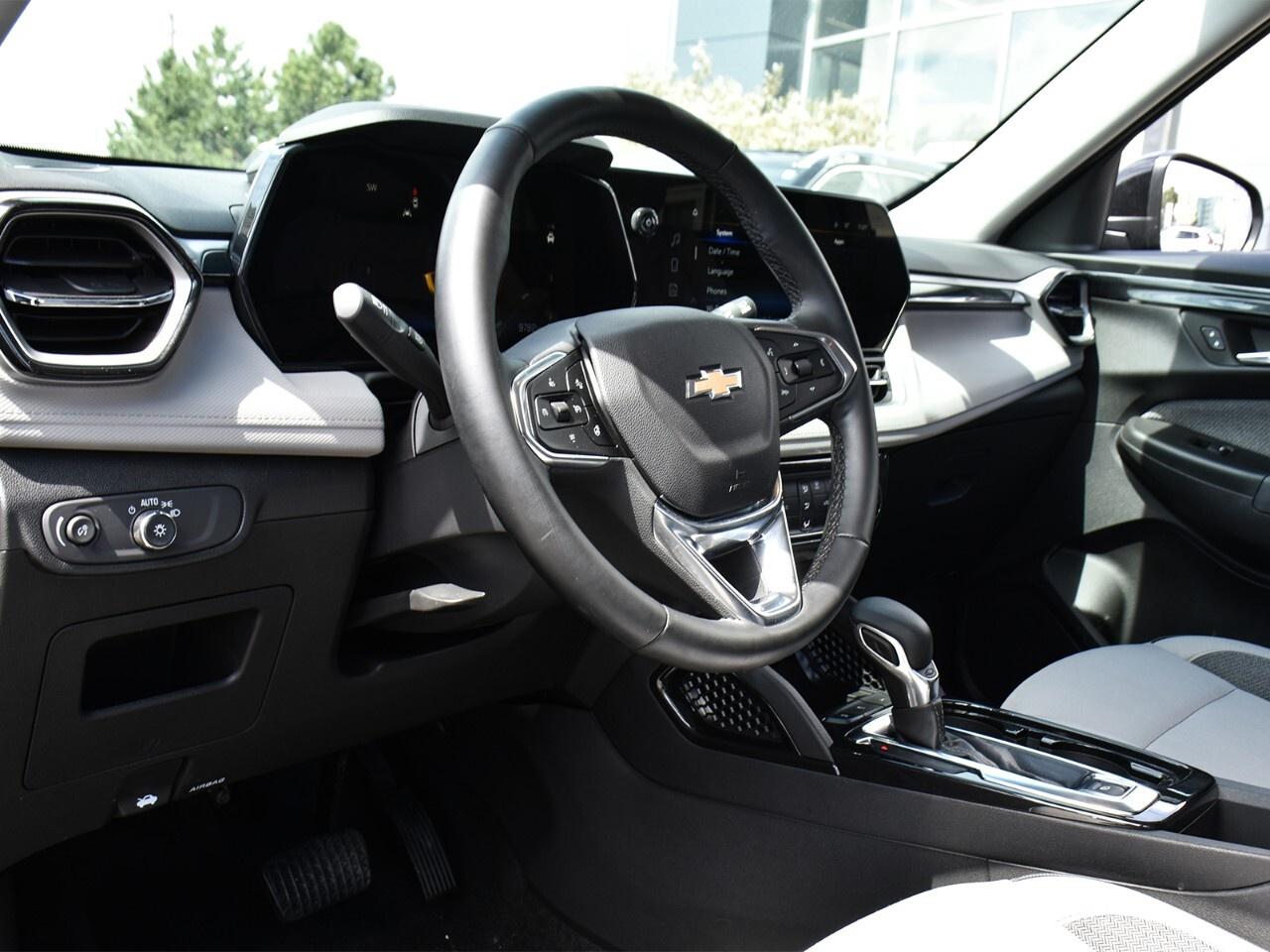 2025 Chevrolet TrailBlazer LT, LIKE NEW, GREAT ON FUEL, APPLE CARPLAY Photo