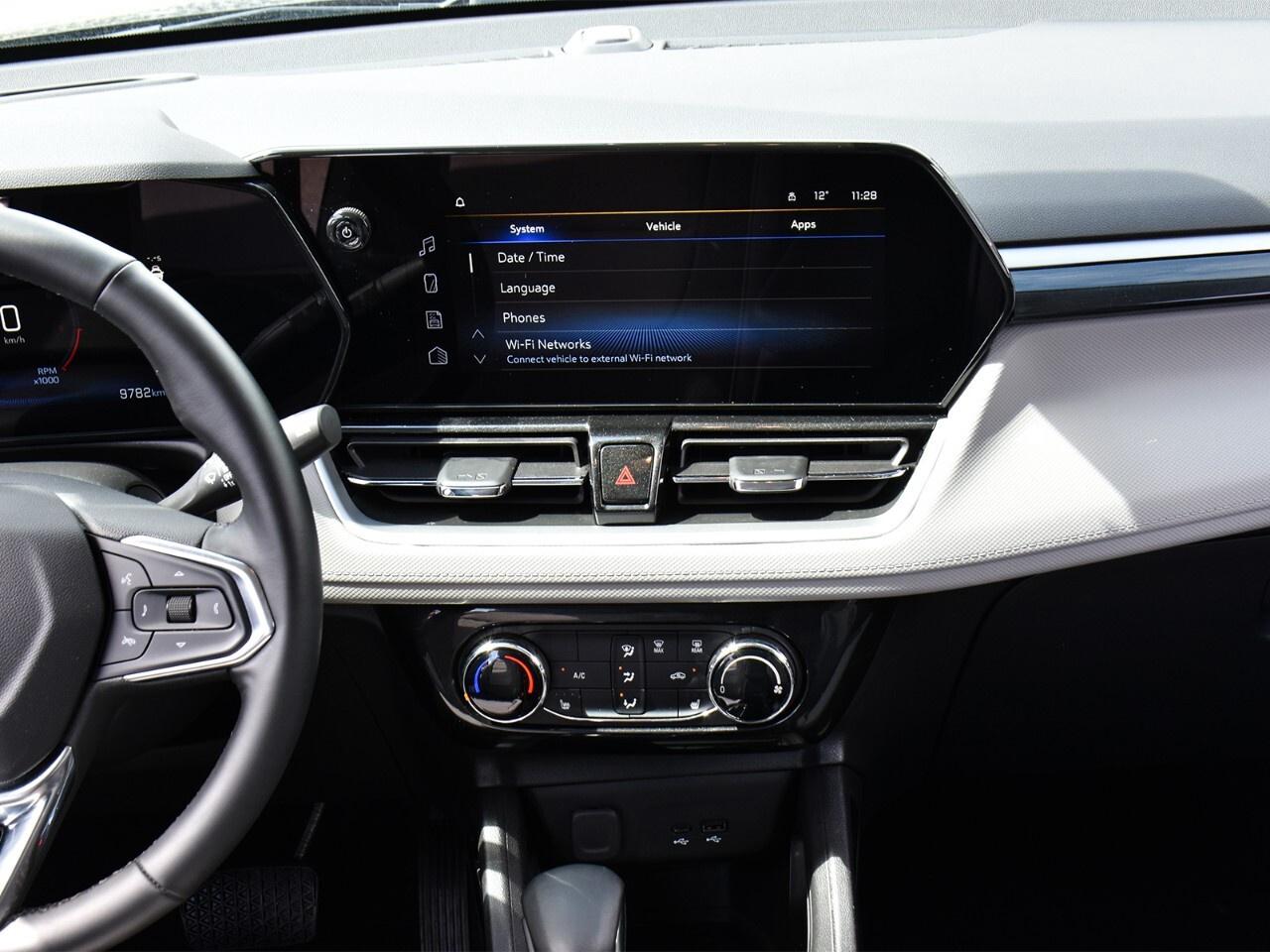 2025 Chevrolet TrailBlazer LT, LIKE NEW, GREAT ON FUEL, APPLE CARPLAY Photo
