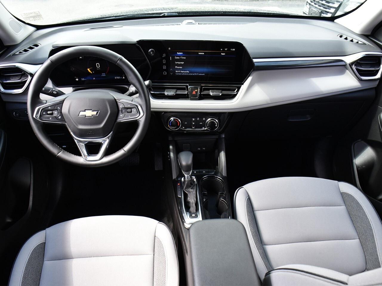 2025 Chevrolet TrailBlazer LT, LIKE NEW, GREAT ON FUEL, APPLE CARPLAY Photo