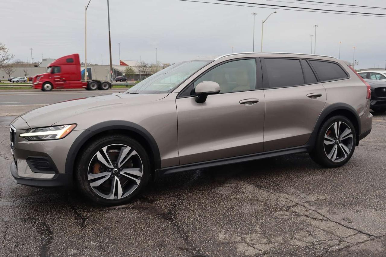 2020 Volvo V60 Cross Country T5 Momentum AWD   No Accident   Clean Carfax   One Owner   Low Km Photo