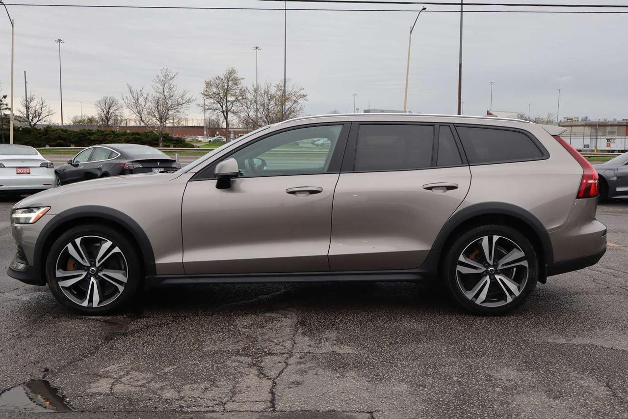 2020 Volvo V60 Cross Country T5 Momentum AWD   No Accident   Clean Carfax   One Owner   Low Km Photo