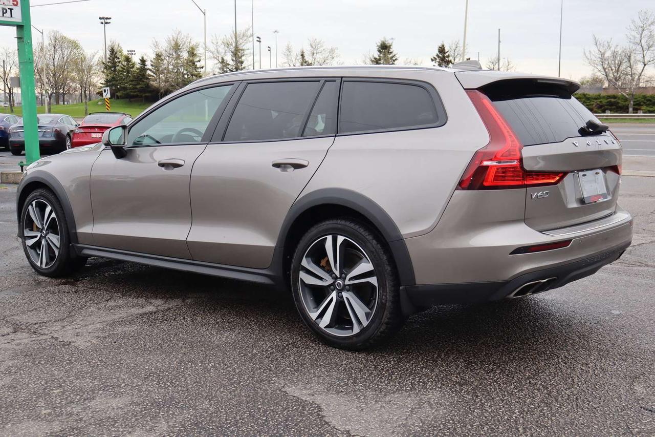 2020 Volvo V60 Cross Country T5 Momentum AWD   No Accident   Clean Carfax   One Owner   Low Km Photo