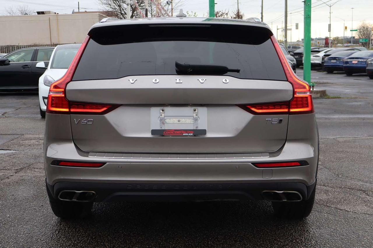 2020 Volvo V60 Cross Country T5 Momentum AWD   No Accident   Clean Carfax   One Owner   Low Km Photo