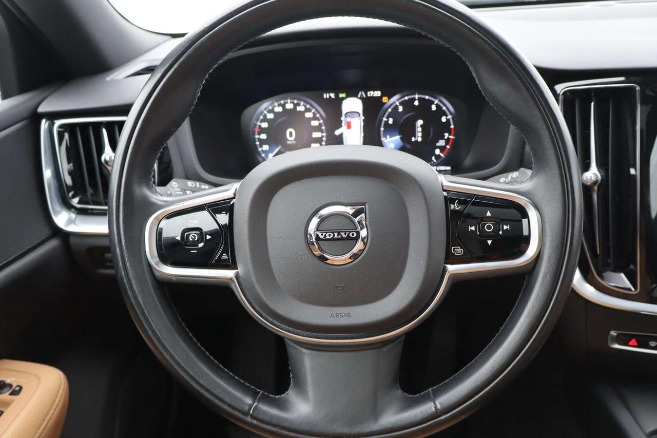 2020 Volvo V60 Cross Country T5 Momentum AWD   No Accident   Clean Carfax   One Owner   Low Km Photo