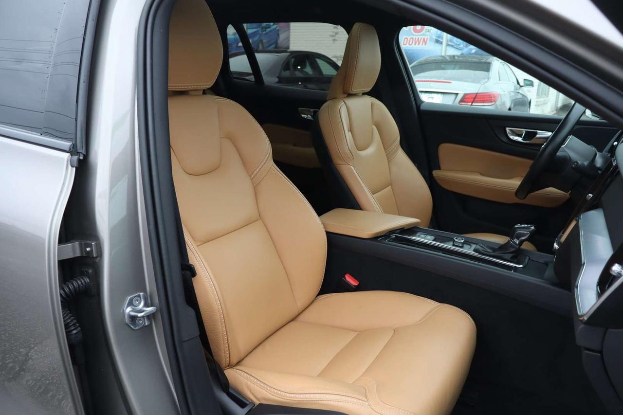 2020 Volvo V60 Cross Country T5 Momentum AWD   No Accident   Clean Carfax   One Owner   Low Km Photo