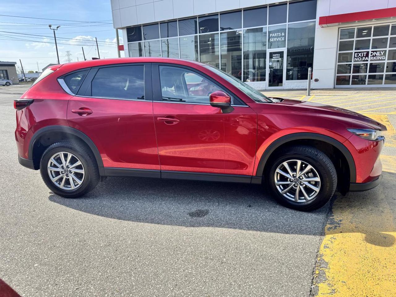 2025 Mazda CX-5 GX AWD/ ONLY 6000 KMS/ EXTENDED WARRANTY/ MUST SEE Photo3