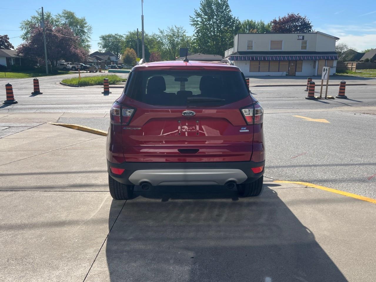 2017 Ford Escape SE SUPER CLEAN LOCAL TRADE Photo