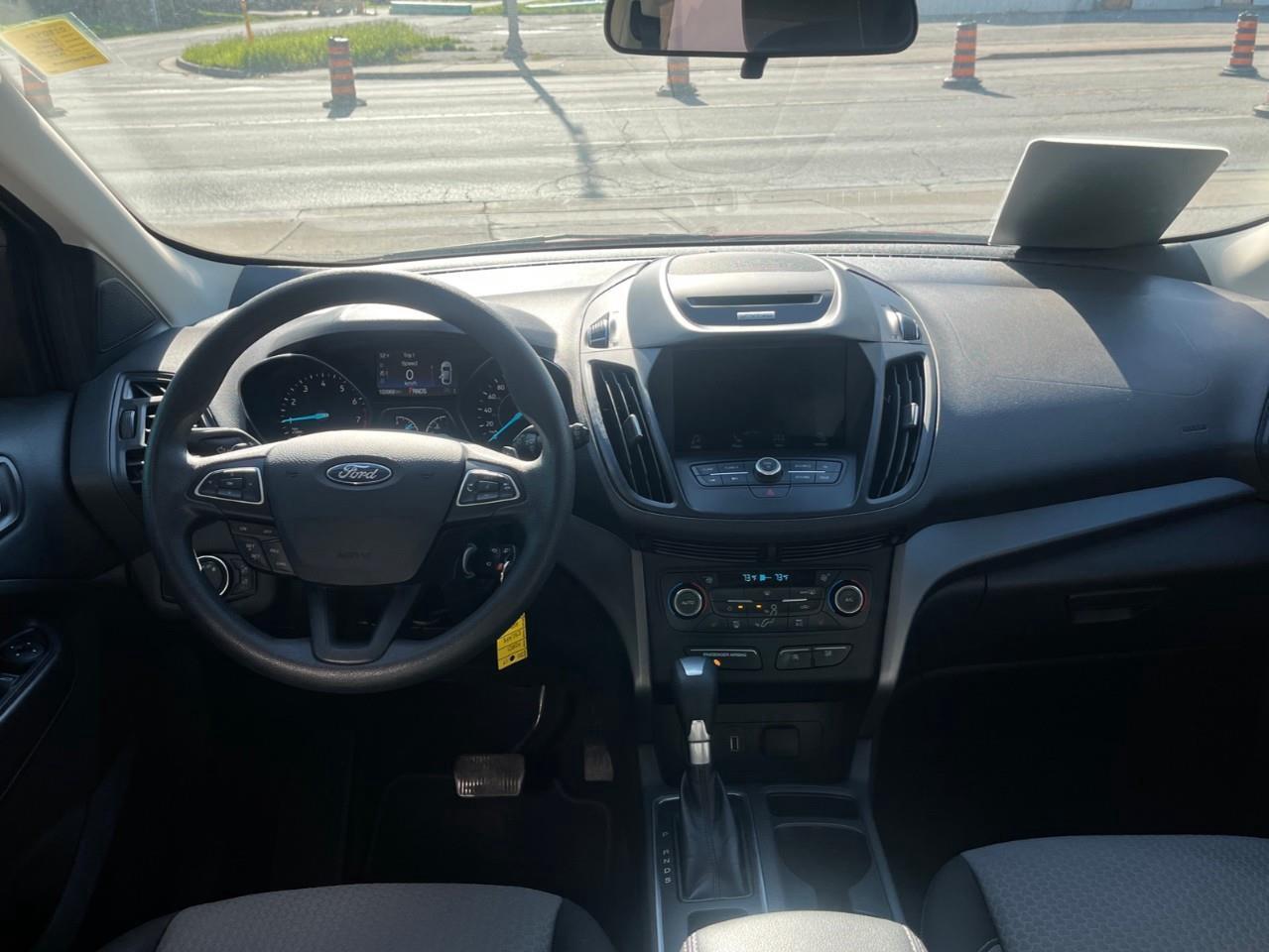 2017 Ford Escape SE SUPER CLEAN LOCAL TRADE Photo