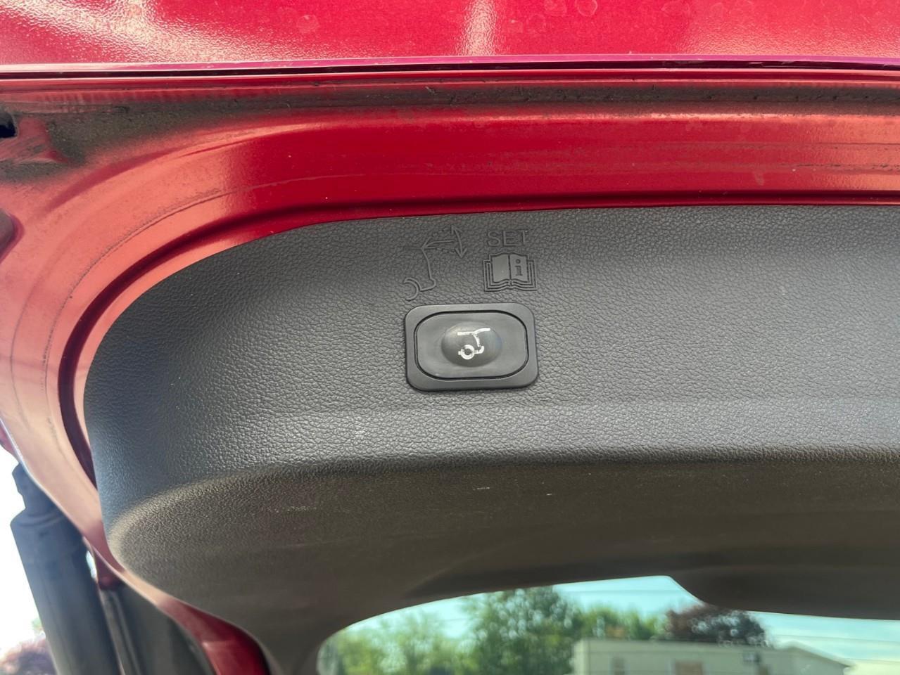 2017 Ford Escape SE SUPER CLEAN LOCAL TRADE Photo