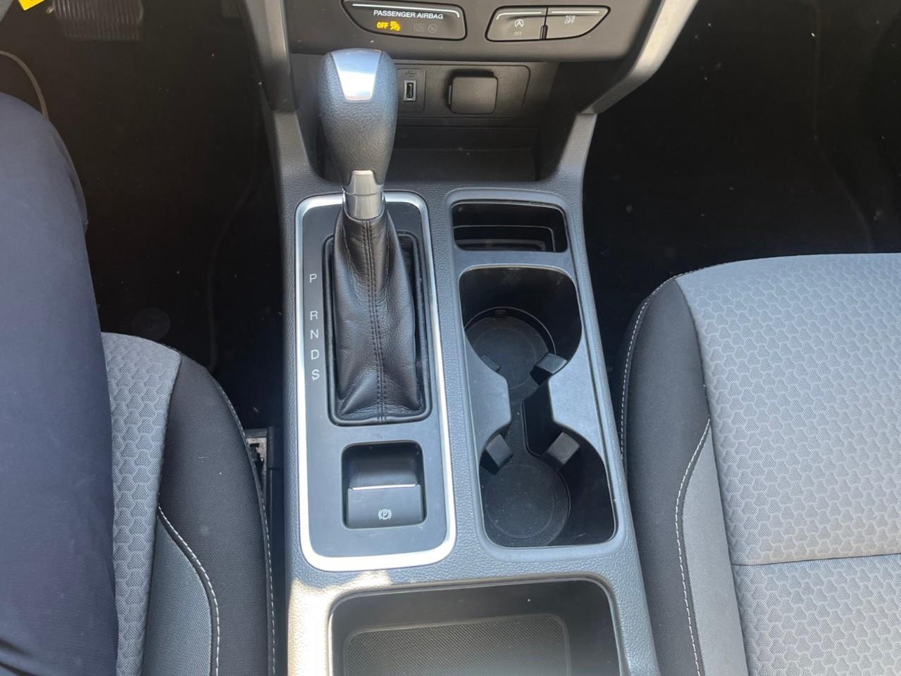 2017 Ford Escape SE SUPER CLEAN LOCAL TRADE Photo