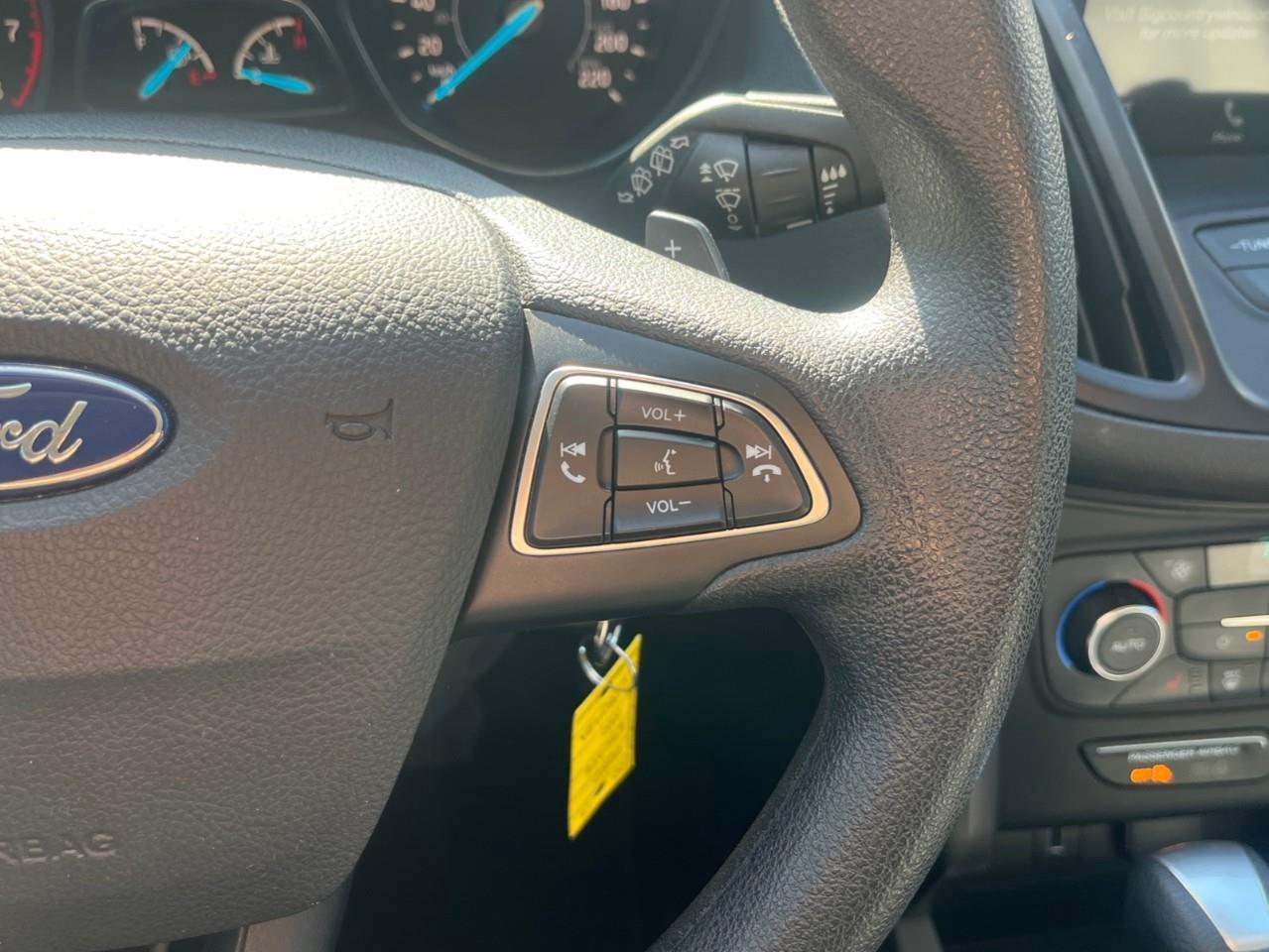 2017 Ford Escape SE SUPER CLEAN LOCAL TRADE Photo