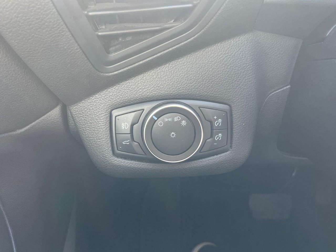 2017 Ford Escape SE SUPER CLEAN LOCAL TRADE Photo