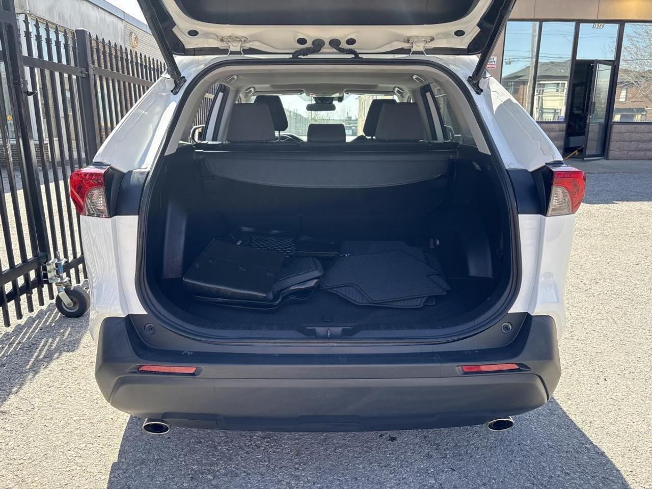 2020 Toyota RAV4 XLE AWD Photo