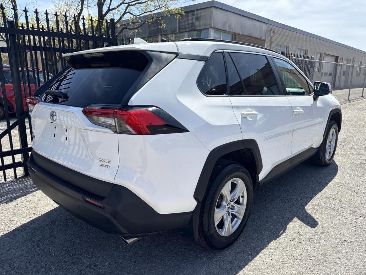2020 Toyota RAV4 XLE AWD Photo