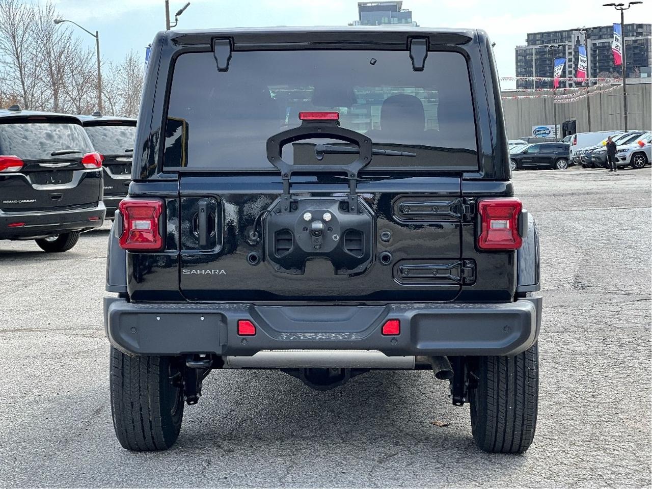 2025 Jeep Wrangler Sahara w/Safety Group, Side Steps, B/C Hardtop Photo4