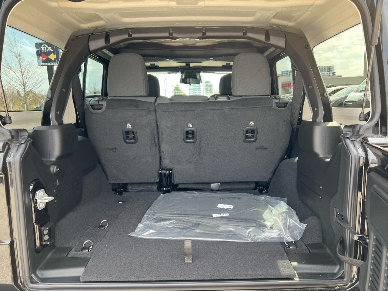 2025 Jeep Wrangler Sahara w/Safety Group, Side Steps, B/C Hardtop Photo