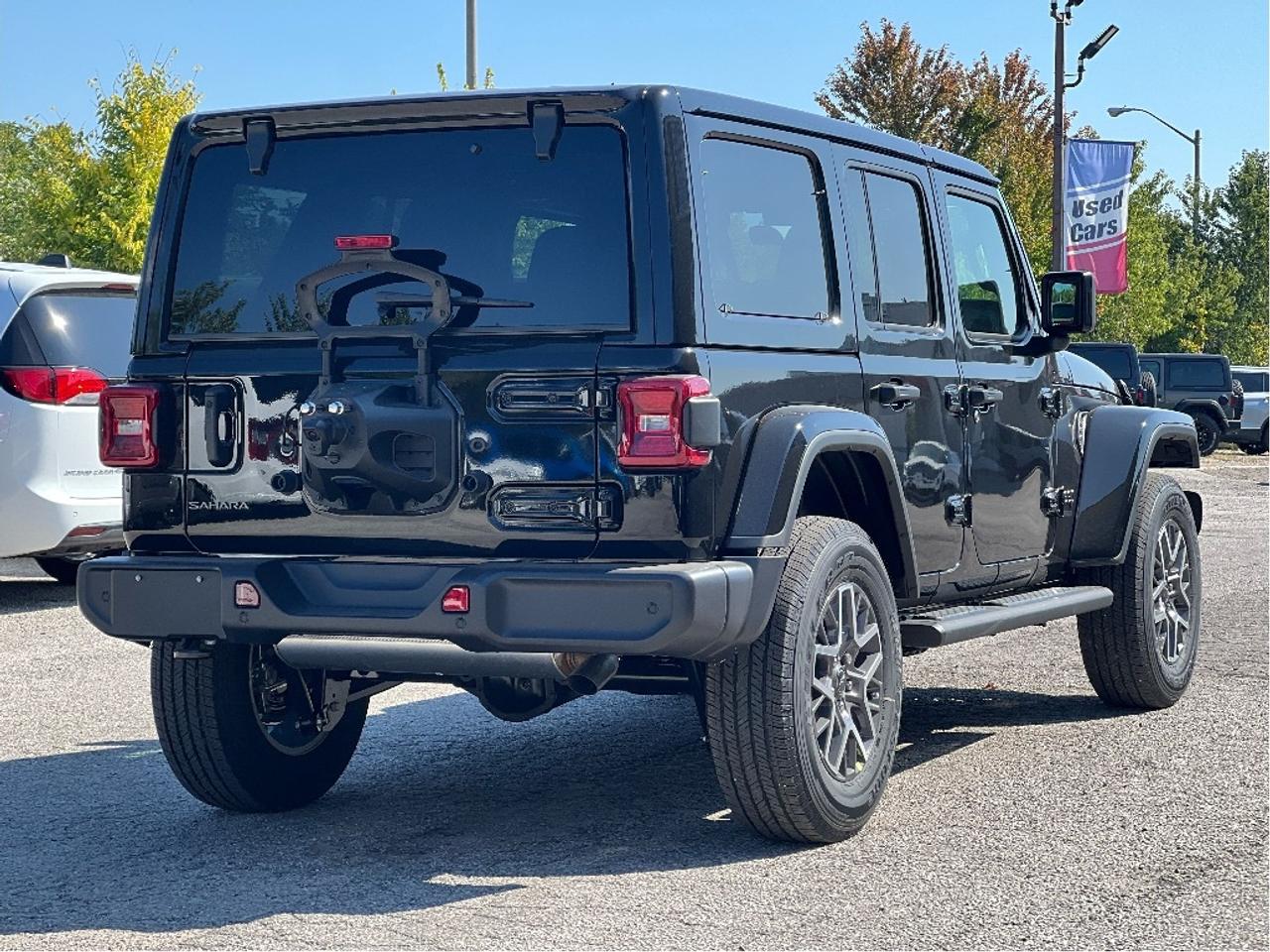 2025 Jeep Wrangler Sahara w/Safety, Technology, B/C Top, Side Steps Photo