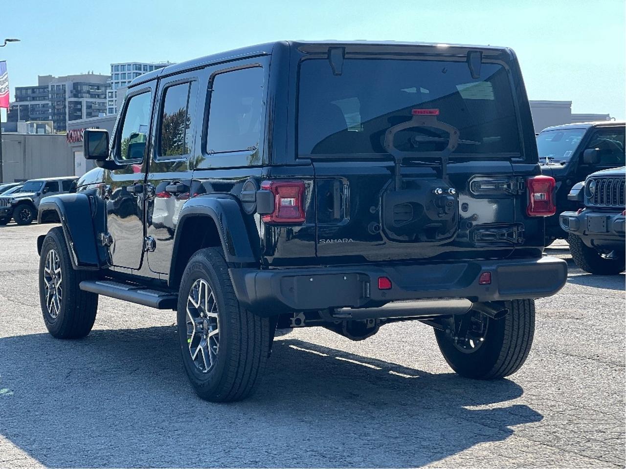 2025 Jeep Wrangler Sahara w/Safety, Technology, B/C Top, Side Steps Photo