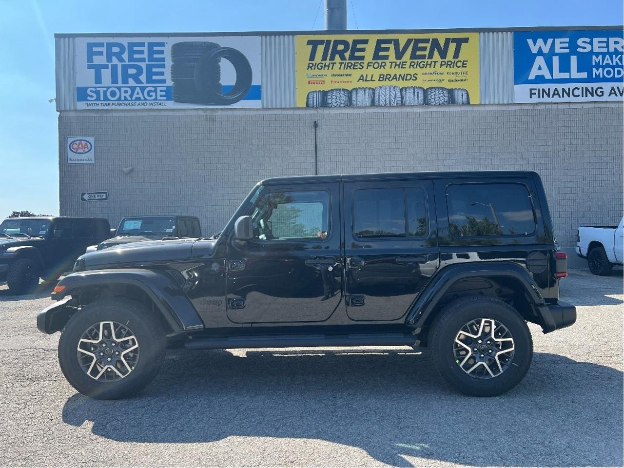 2025 Jeep Wrangler Sahara w/Safety, Technology, B/C Top, Side Steps Photo