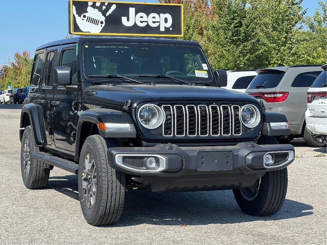 2025 Jeep Wrangler Sahara w/Safety, Technology, B/C Top, Side Steps Photo
