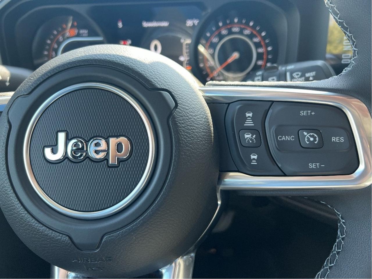 2025 Jeep Wrangler Sahara w/Safety, Technology, B/C Top, Side Steps Photo