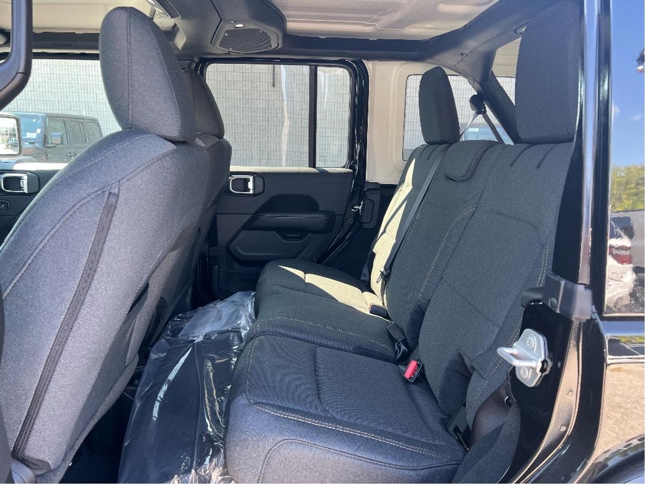2025 Jeep Wrangler Sahara w/Safety, Technology, B/C Top, Side Steps Photo