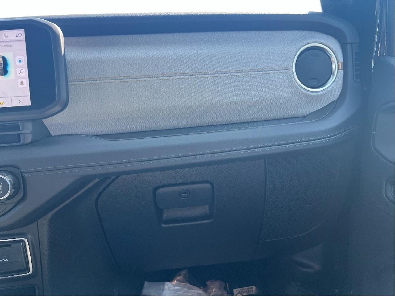 2025 Jeep Wrangler Sahara w/Safety, Technology, B/C Top, Side Steps Photo