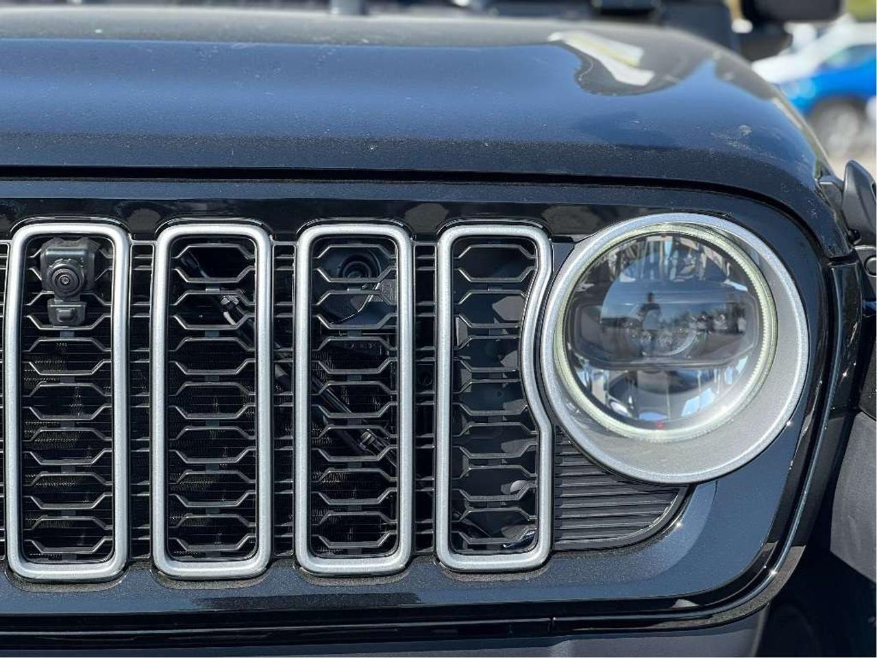 2025 Jeep Wrangler Sahara w/Safety, Technology, B/C Top, Side Steps Photo