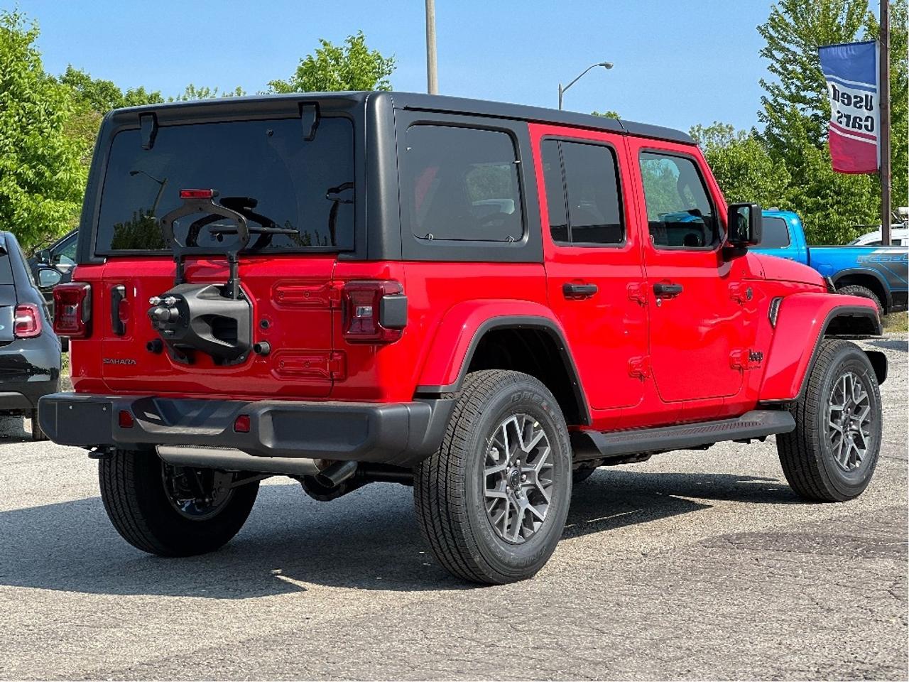 2025 Jeep Wrangler Sahara 4x4 w/Side Steps Photo3