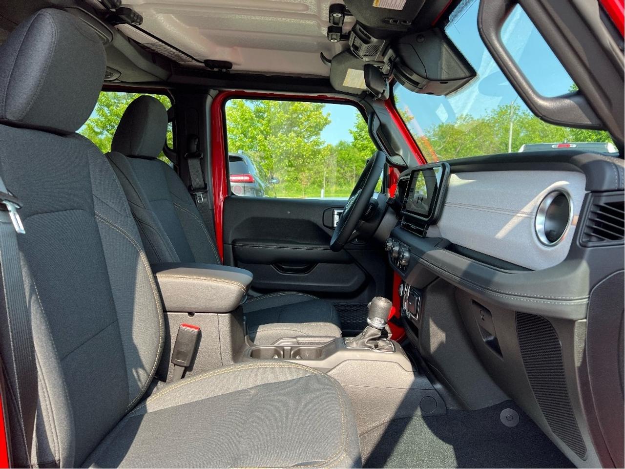 2025 Jeep Wrangler Sahara 4x4 w/Side Steps Photo